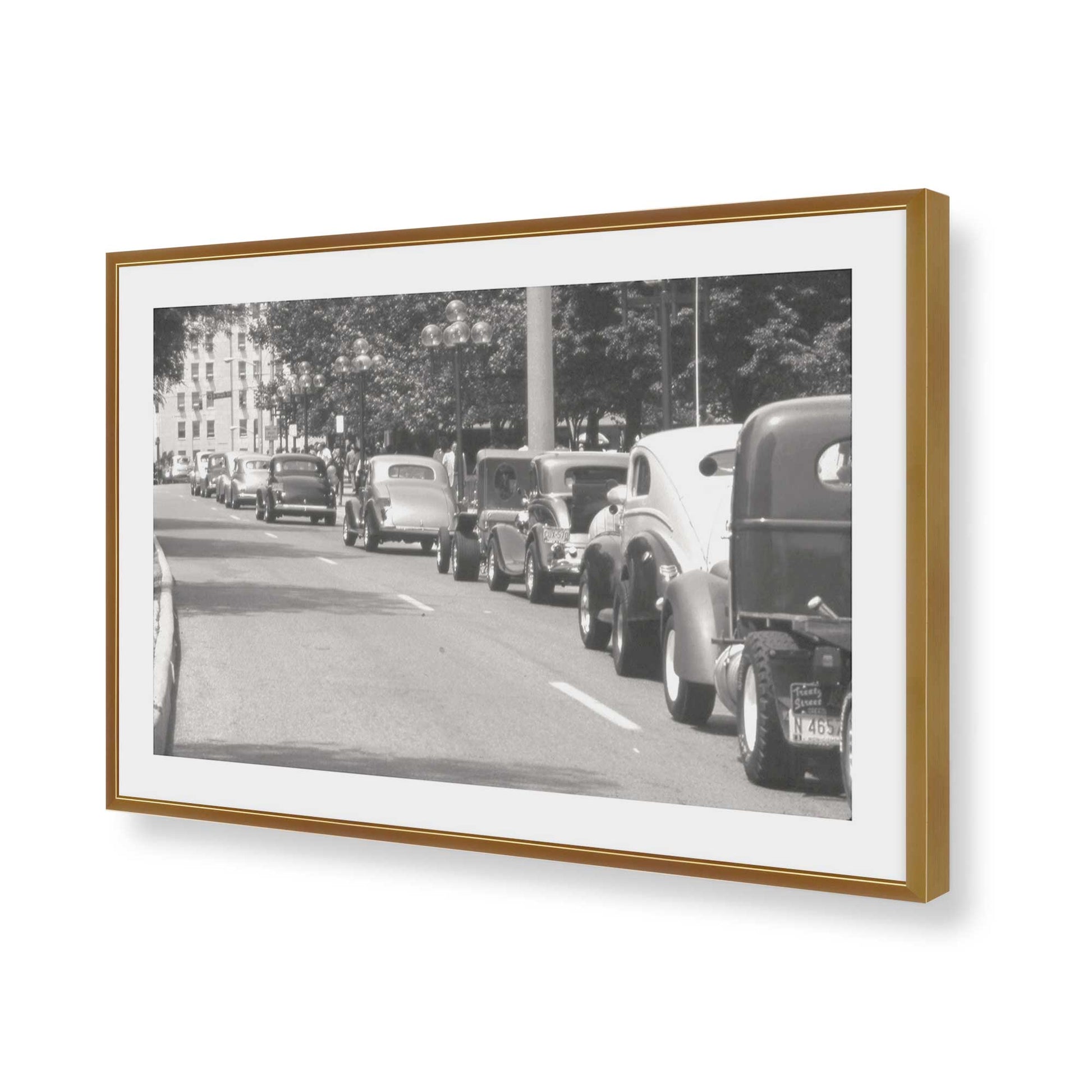 [Color:Polished Gold], Picture of art in a Polished Gold frame of the corner