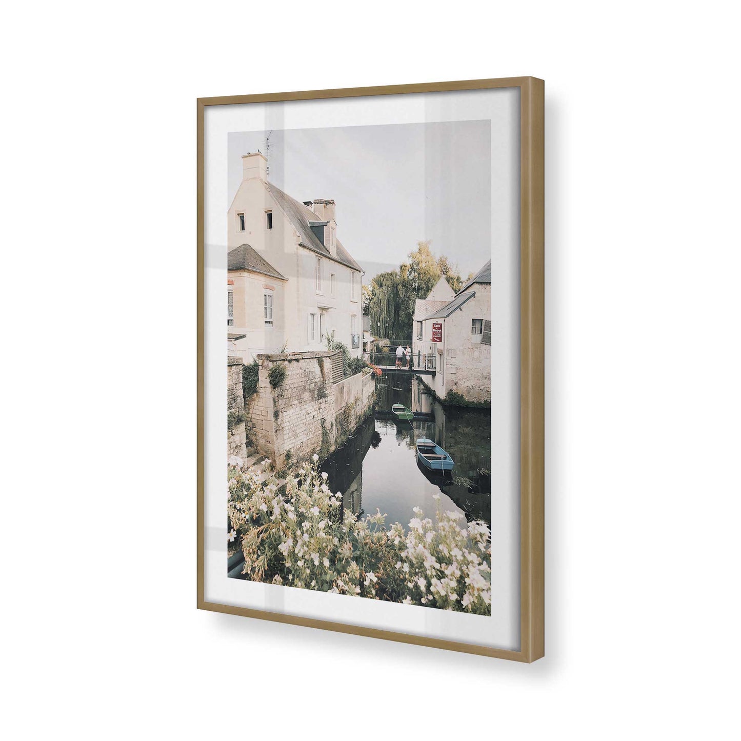 [Color:Brushed Gold] Picture of art in a Brushed Gold frame of the corner