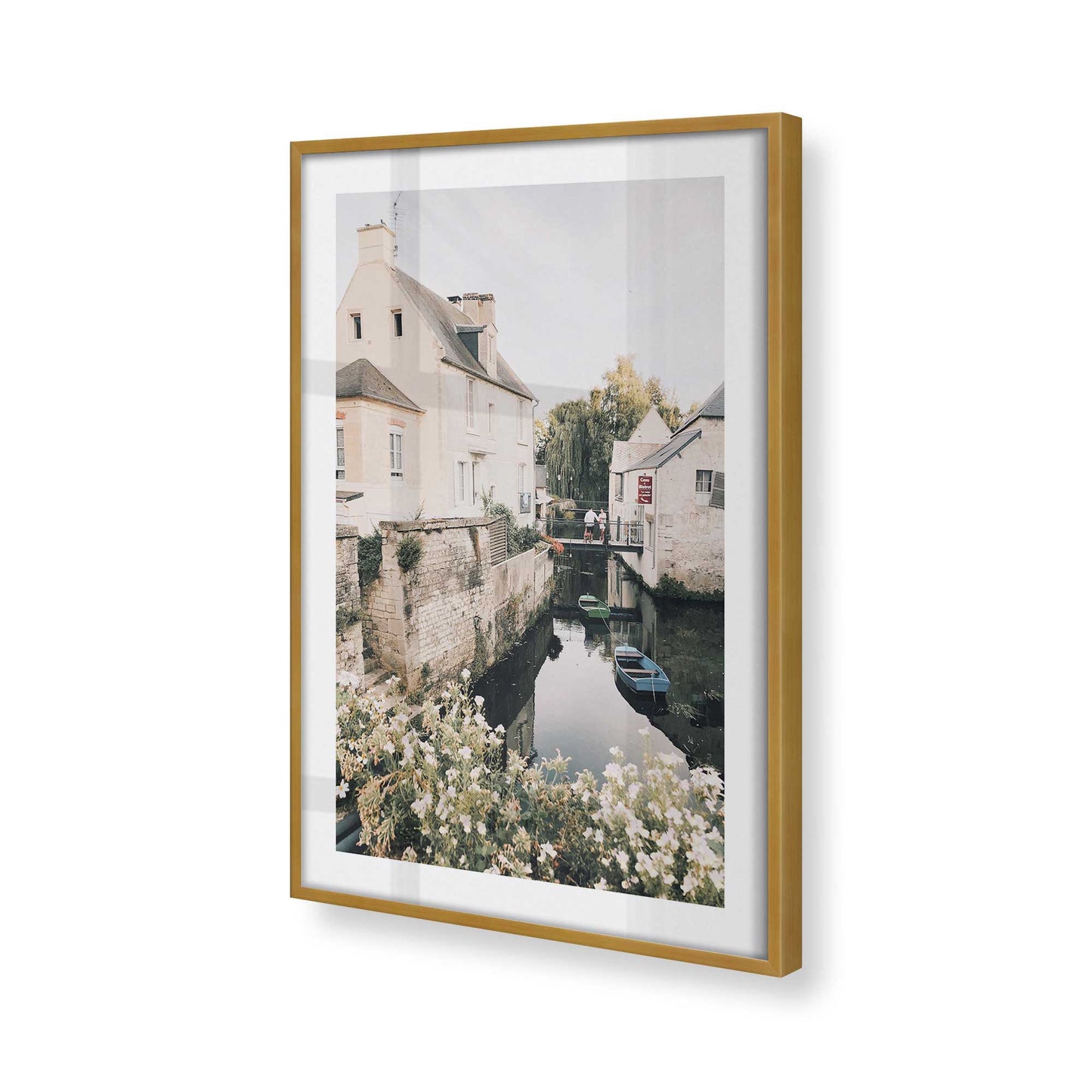 [Color:Polished Gold] Picture of art in a Polished Gold frame of the corner