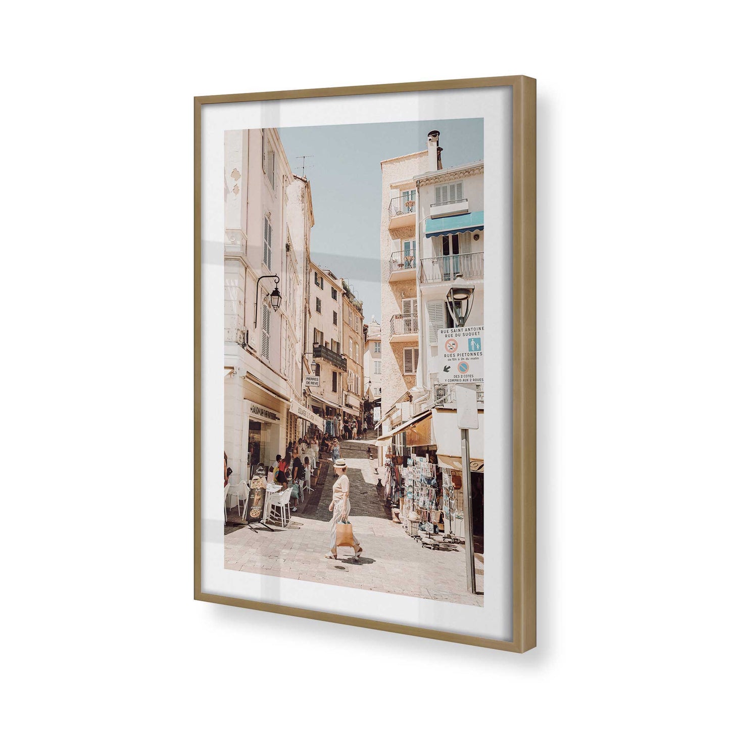 [Color:Brushed Gold] Picture of art in a Brushed Gold frame of the corner