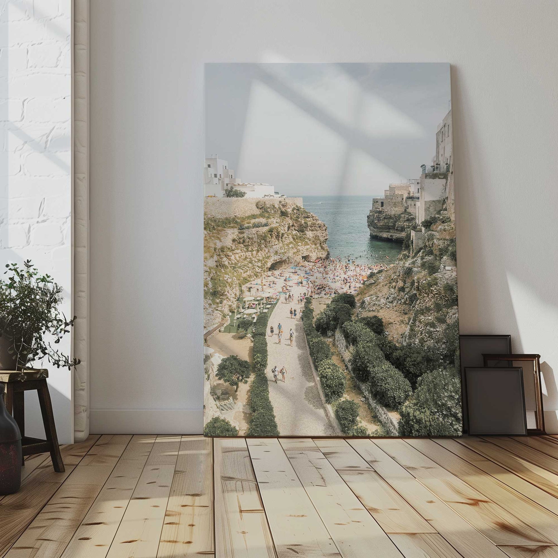 [LIFESTYLE], Picture of art in a room