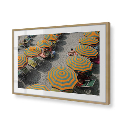 [Color:Brushed Gold] Picture of art in a Brushed Gold frame of the corner