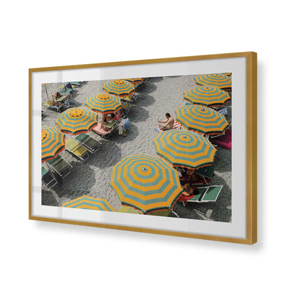 [Color:Polished Gold] Picture of art in a Polished Gold frame of the corner