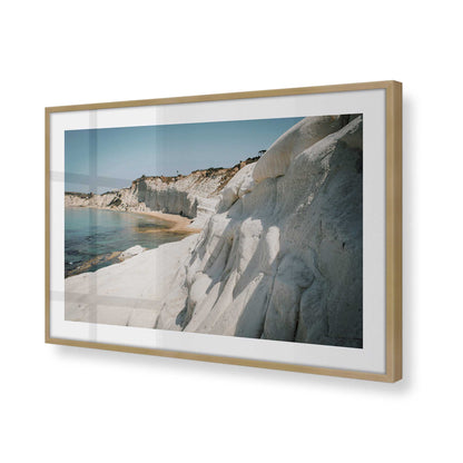 [Color:Brushed Gold] Picture of art in a Brushed Gold frame of the corner