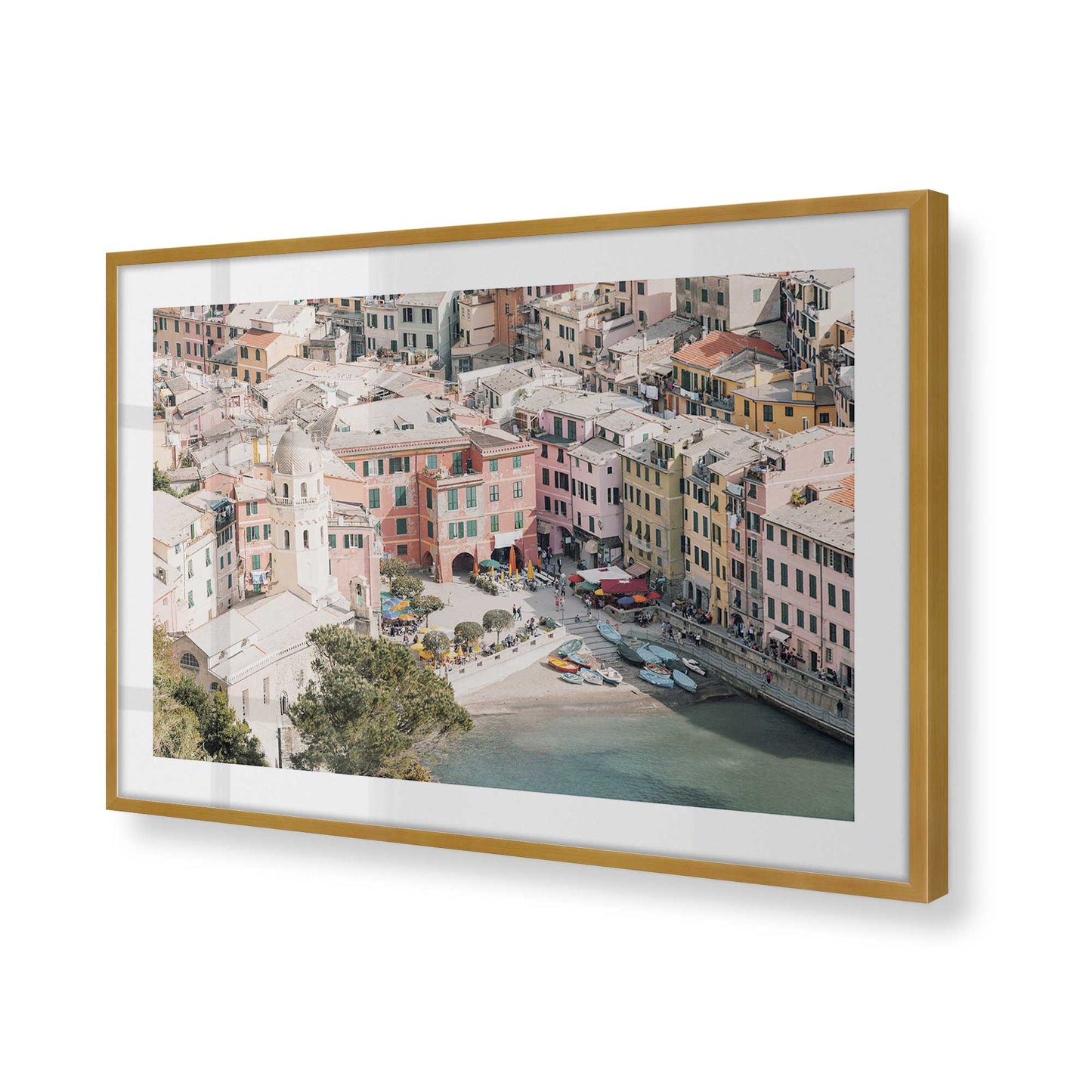 [Color:Polished Gold] Picture of art in a Polished Gold frame of the corner